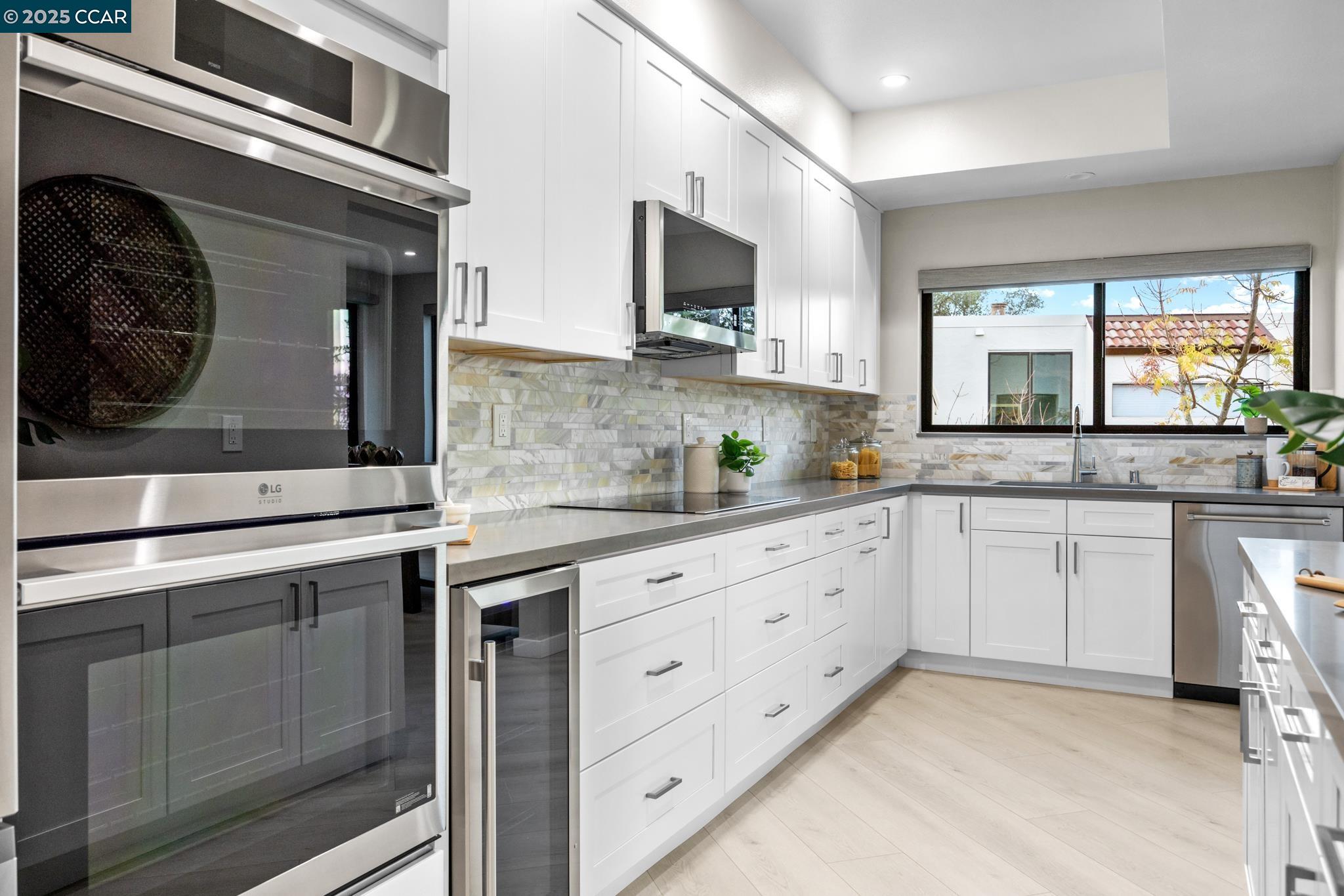 Walnut Creek, California 94595, United States, 2 Bedrooms Bedrooms, ,2 BathroomsBathrooms,Residential,Active,247388