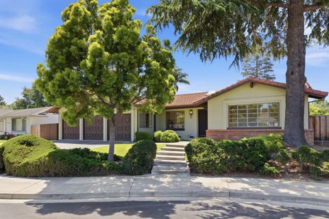 Photo of 592 Trumbull Court, Sunnyvale, CA 94087 (MLS # ML82047885)