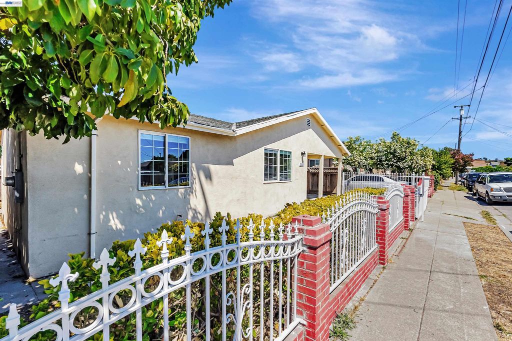 Photo of 1111 Stonington Ave, San Pablo, CA 94806 (MLS # 41127617)