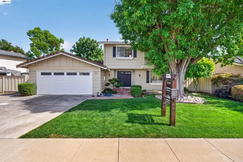 Photo of 2865 Longspur Way, Pleasanton, CA 94566 (MLS # 41131486)