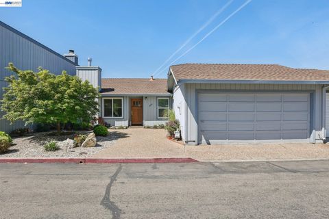 Photo of 1113 Tokay Cmn, Livermore, CA 94550 (MLS # 41130124)