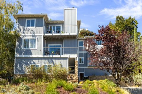 A home in San Carlos