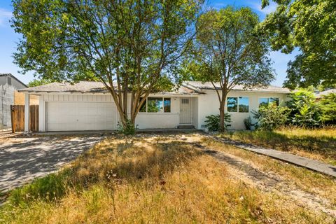 Photo of 212 E Longview Avenue, Stockton, CA 95207 (MLS # ML82028940)