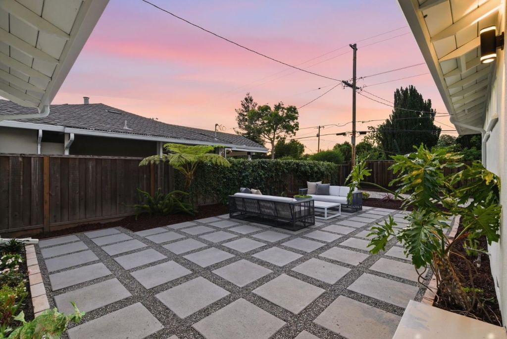 Photo of 937 W Washington Avenue, Sunnyvale, CA 94086 (MLS # ML82047950)