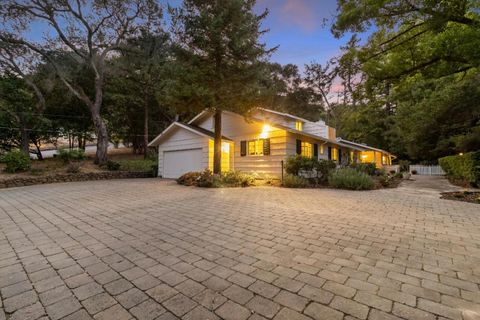 A home in Woodside