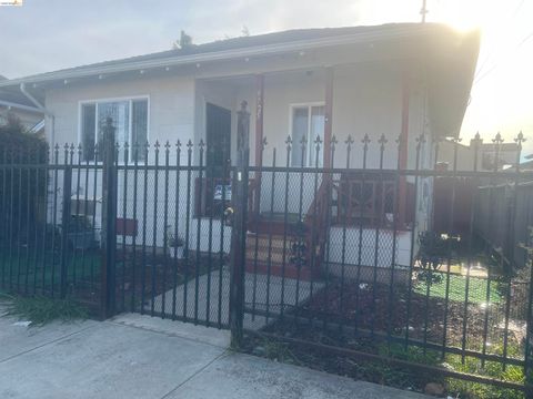 Photo of 9725 Holly St, Oakland, CA 94603 (MLS # 41125471)