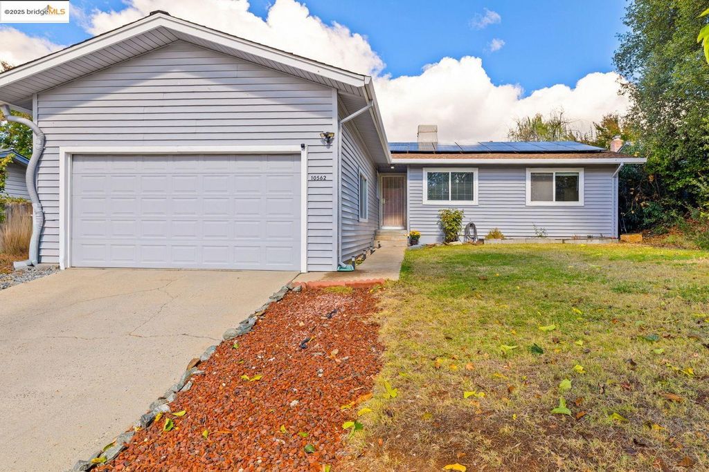 Photo of 10562 Suzanne Ct, Jamestown, CA 95327 (MLS # 41116056)