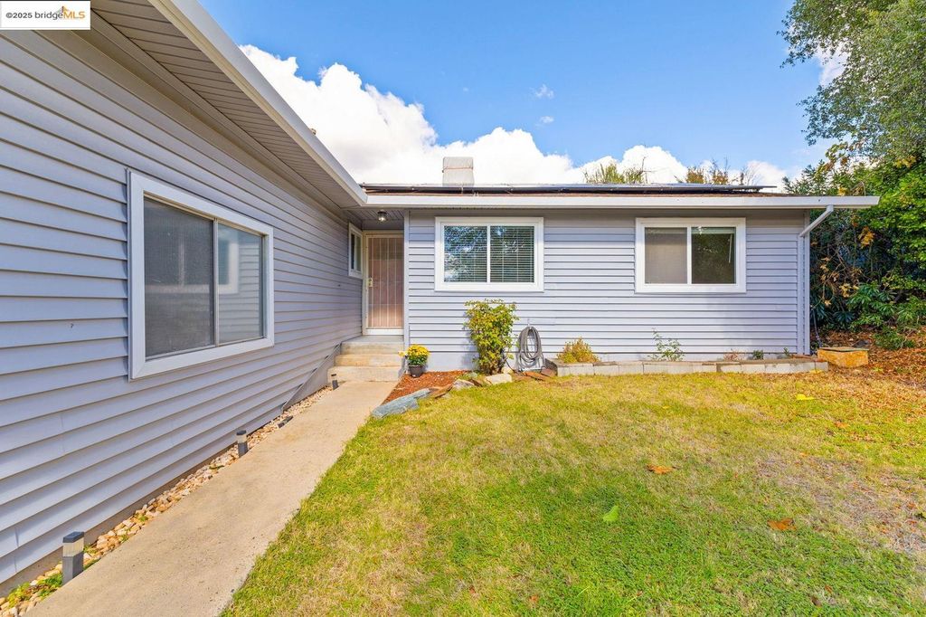 Photo of 10562 Suzanne Ct, Jamestown, CA 95327 (MLS # 41116056)