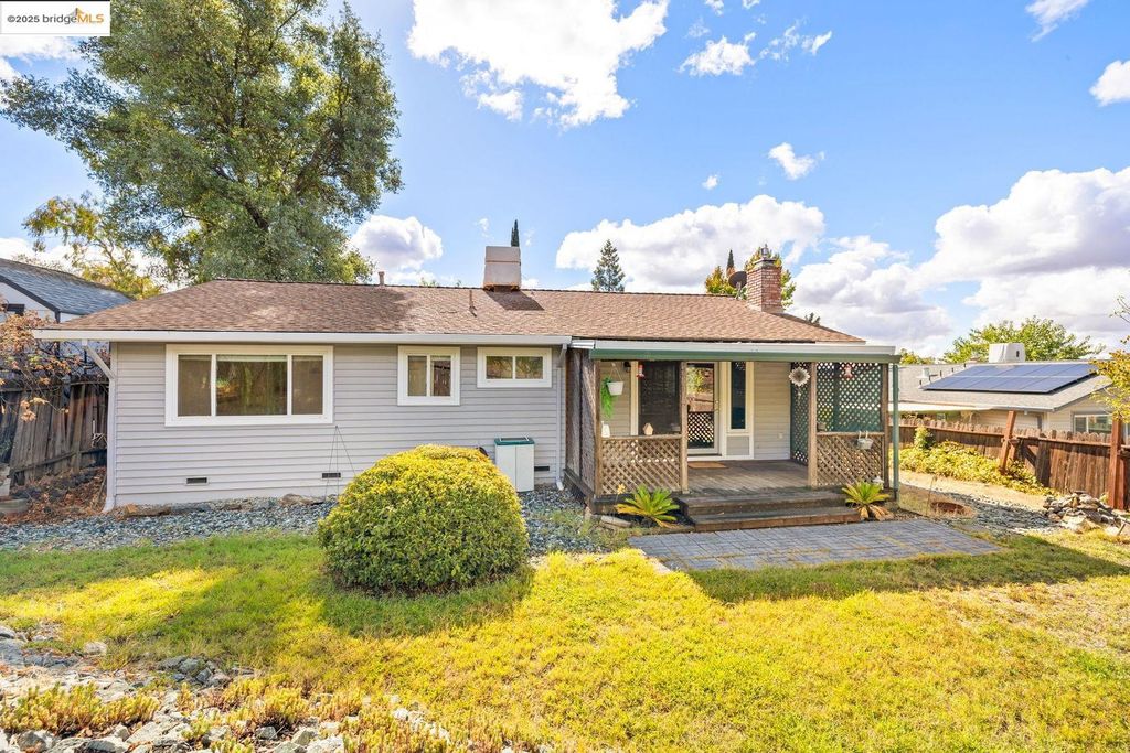 Photo of 10562 Suzanne Ct, Jamestown, CA 95327 (MLS # 41116056)