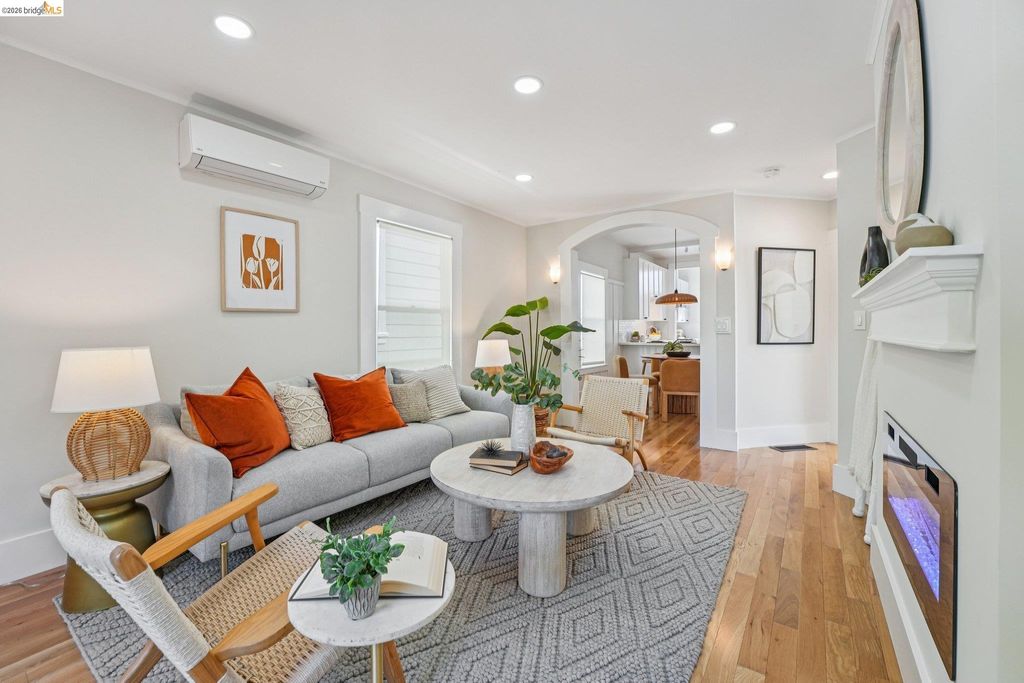 Photo of 491 Mcauley St, Oakland, CA 94609 (MLS # 41127614)