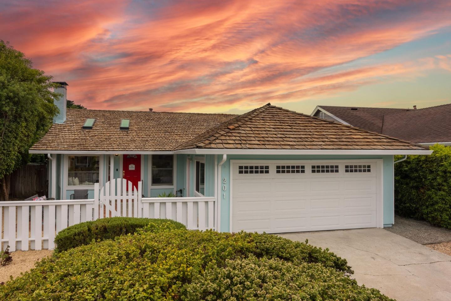 Half Moon Bay, California 94019, United States, 3 Bedrooms Bedrooms, ,2 BathroomsBathrooms,Residential,Active,206437