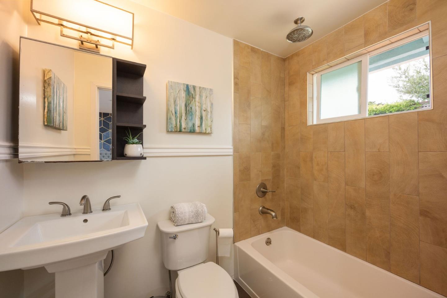 Half Moon Bay, California 94019, United States, 3 Bedrooms Bedrooms, ,2 BathroomsBathrooms,Residential,Active,206437