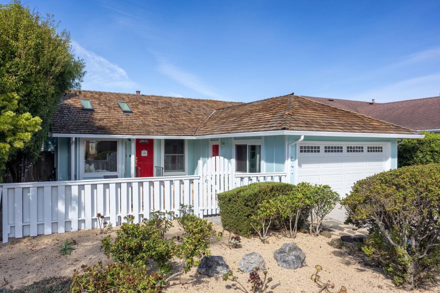 Half Moon Bay, California 94019, United States, 3 Bedrooms Bedrooms, ,2 BathroomsBathrooms,Residential,Active,206437