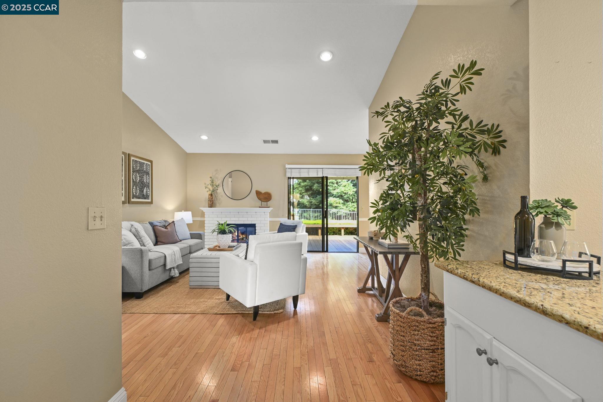 San Ramon, California 94582, United States, 4 Bedrooms Bedrooms, ,2 BathroomsBathrooms,Residential,Active,215427