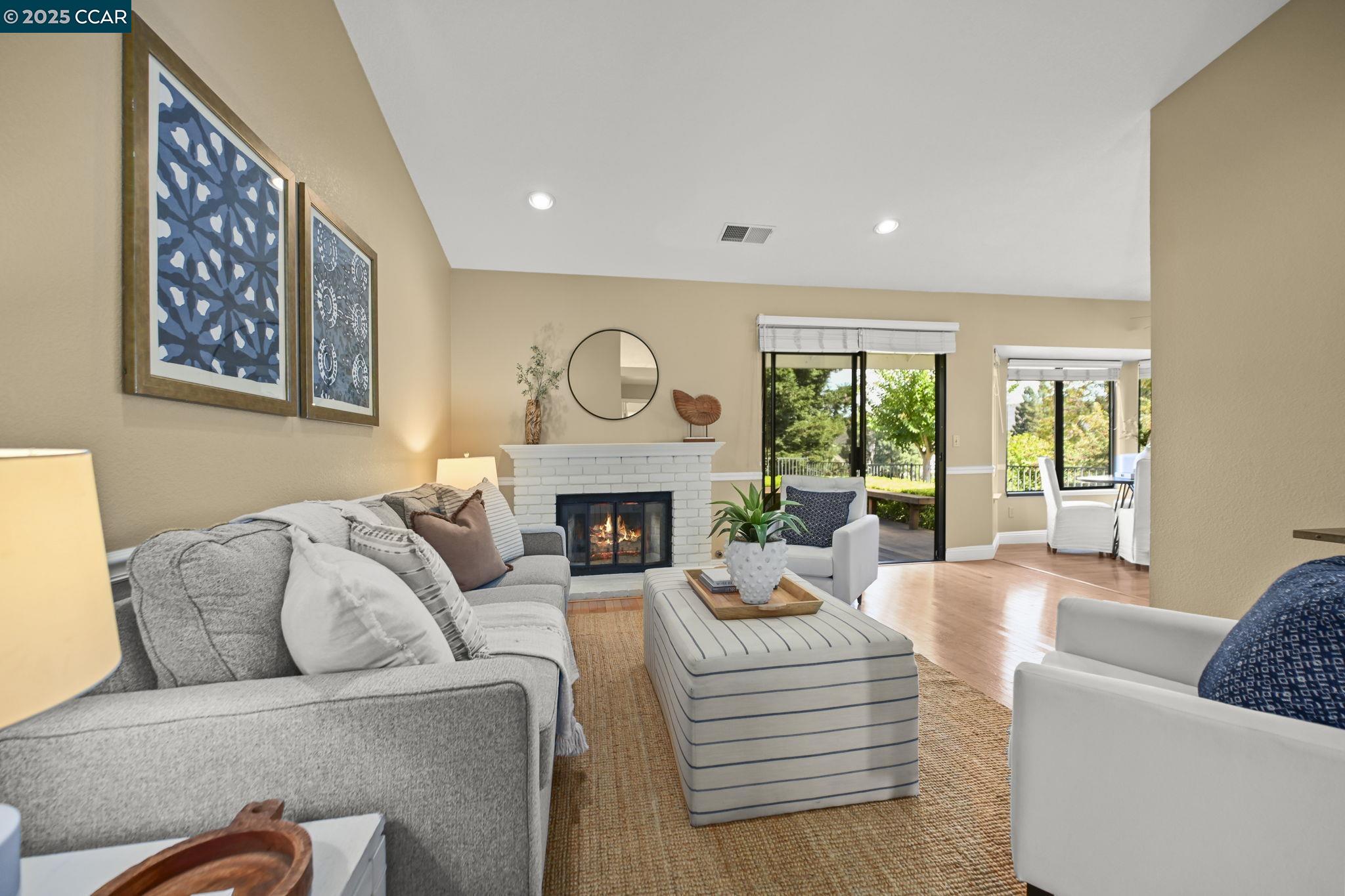 San Ramon, California 94582, United States, 4 Bedrooms Bedrooms, ,2 BathroomsBathrooms,Residential,Active,215427