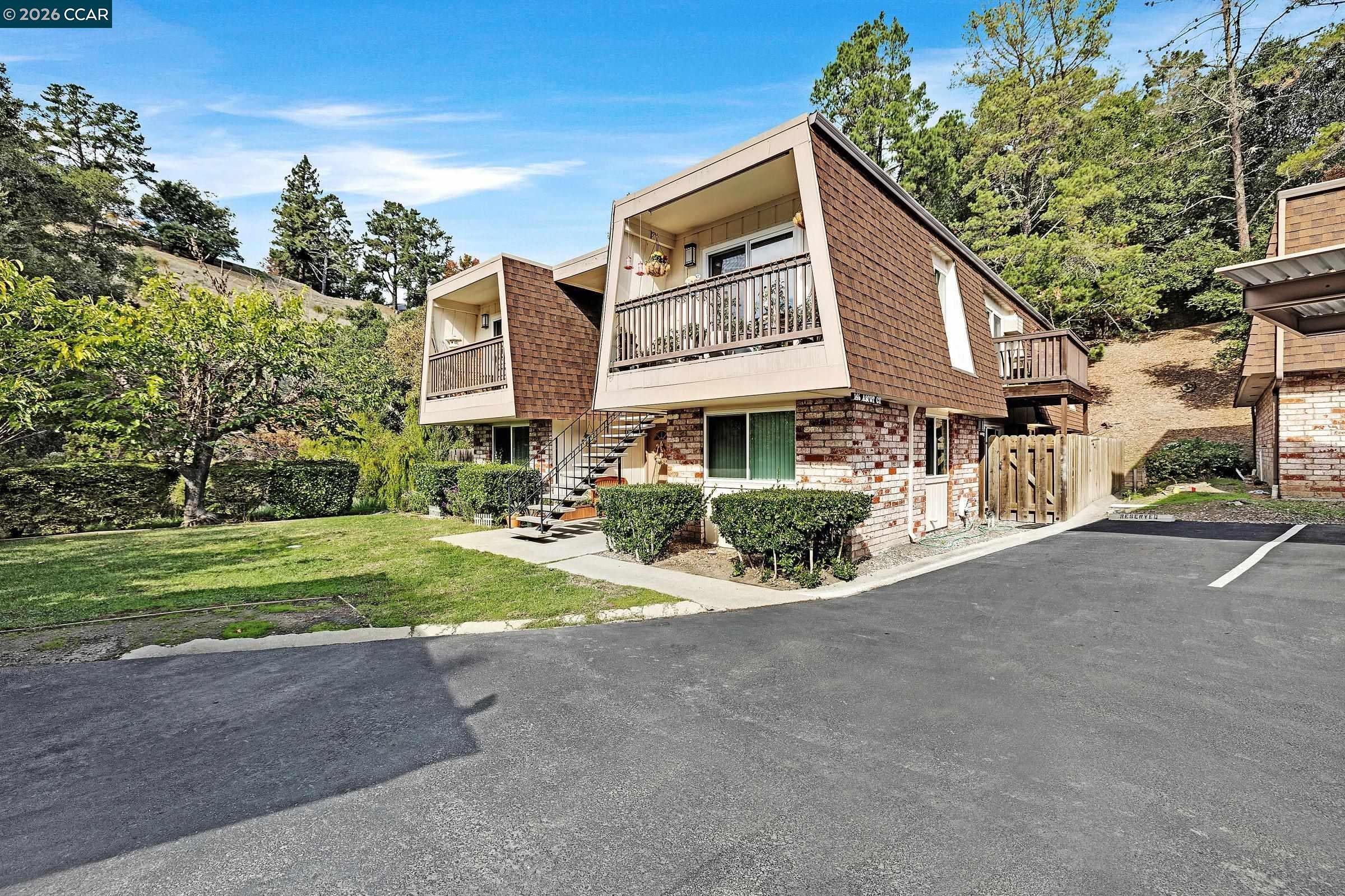 146 Ascot Ct