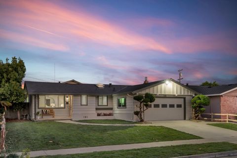 Photo of 2518 Aragon Way, San Jose, CA 95125 (MLS # ML82028669)