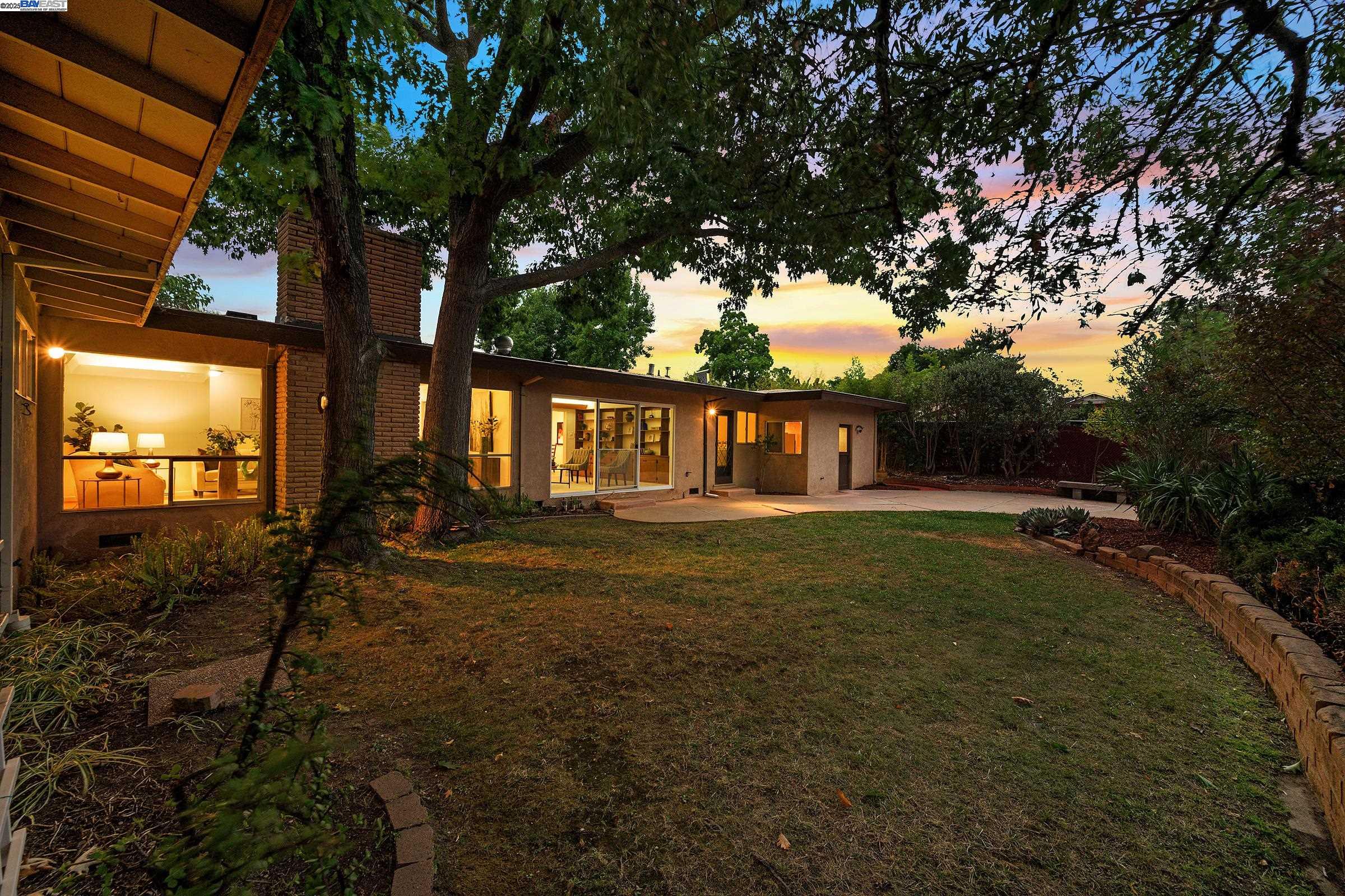 Livermore, California 94550, United States, 4 Bedrooms Bedrooms, ,3 BathroomsBathrooms,Residential,Active,219786