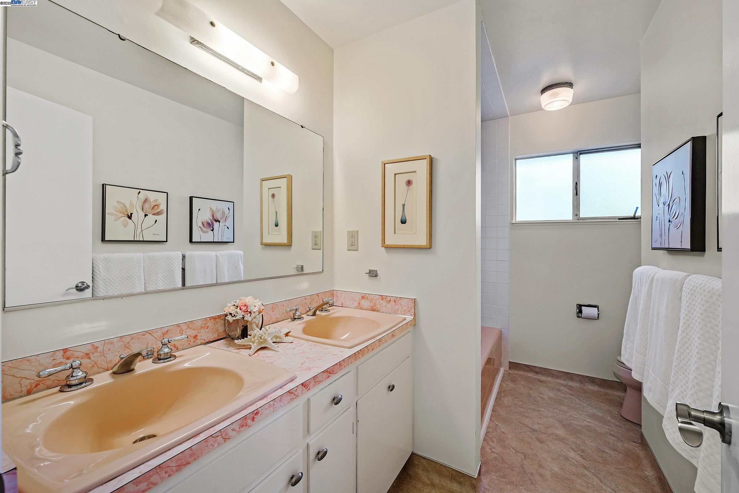 Livermore, California 94550, United States, 4 Bedrooms Bedrooms, ,3 BathroomsBathrooms,Residential,Active,219786