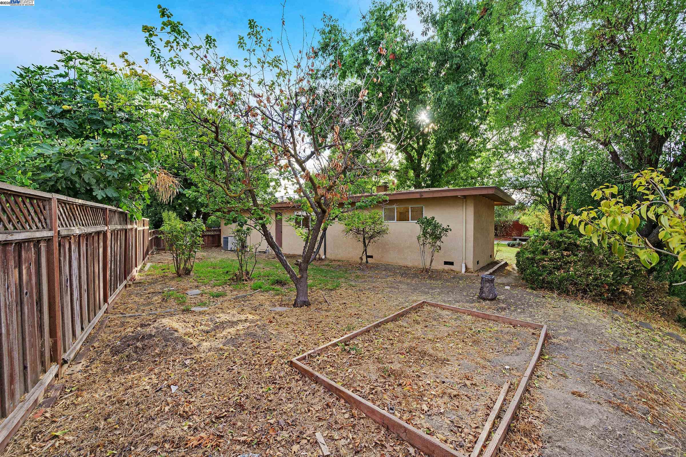 Livermore, California 94550, United States, 4 Bedrooms Bedrooms, ,3 BathroomsBathrooms,Residential,Active,219786