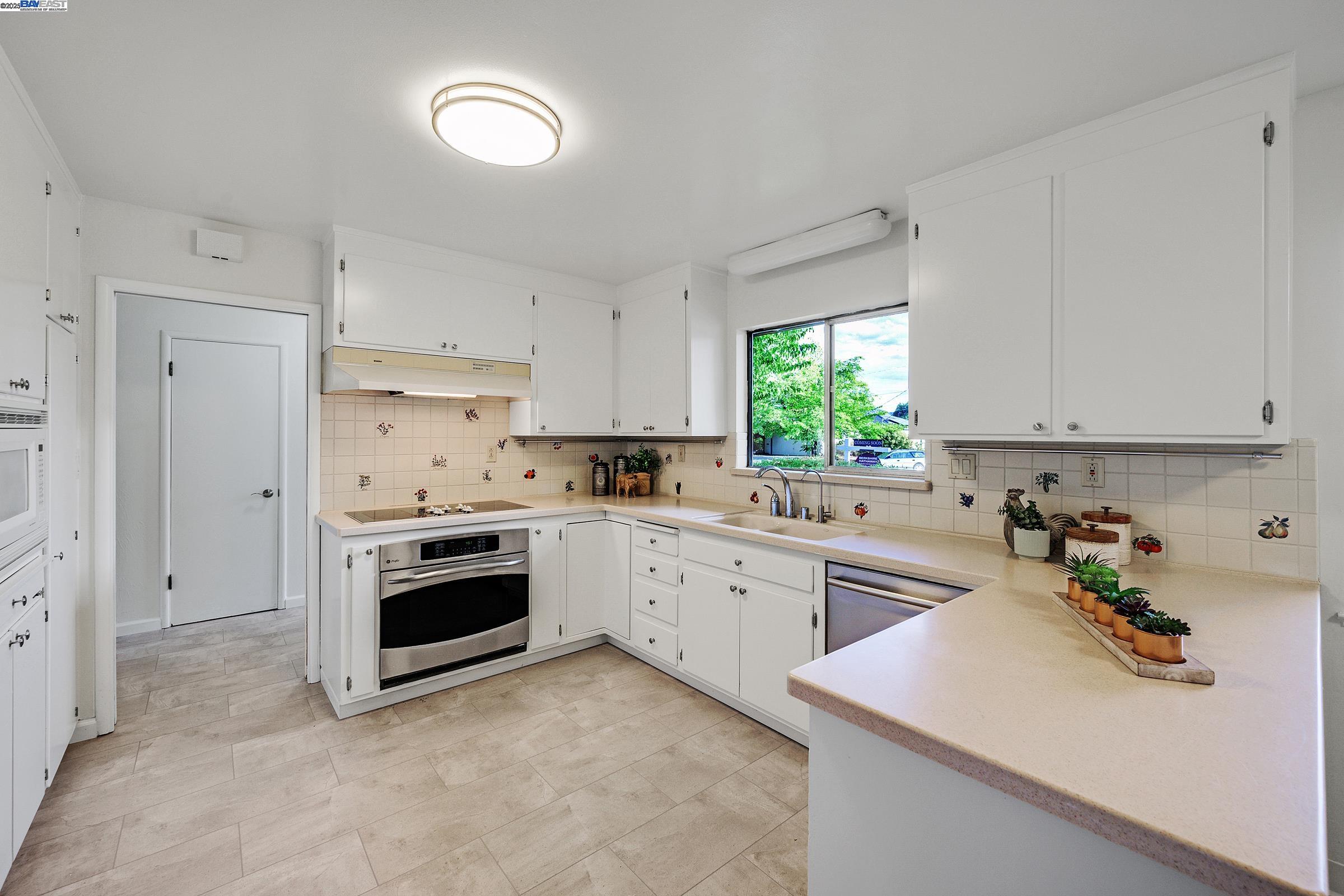 Livermore, California 94550, United States, 4 Bedrooms Bedrooms, ,3 BathroomsBathrooms,Residential,Active,219786