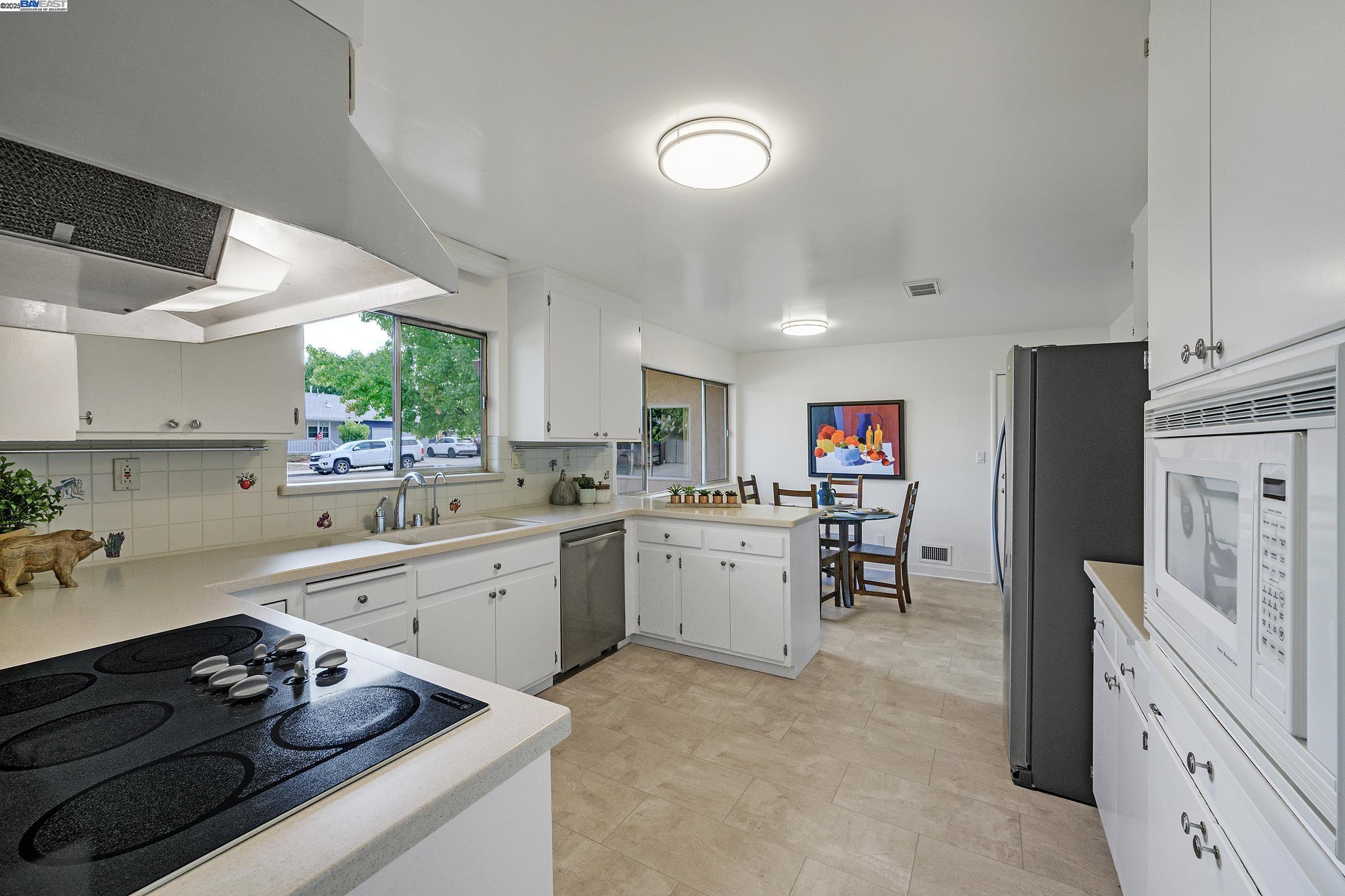 Livermore, California 94550, United States, 4 Bedrooms Bedrooms, ,3 BathroomsBathrooms,Residential,Active,219786