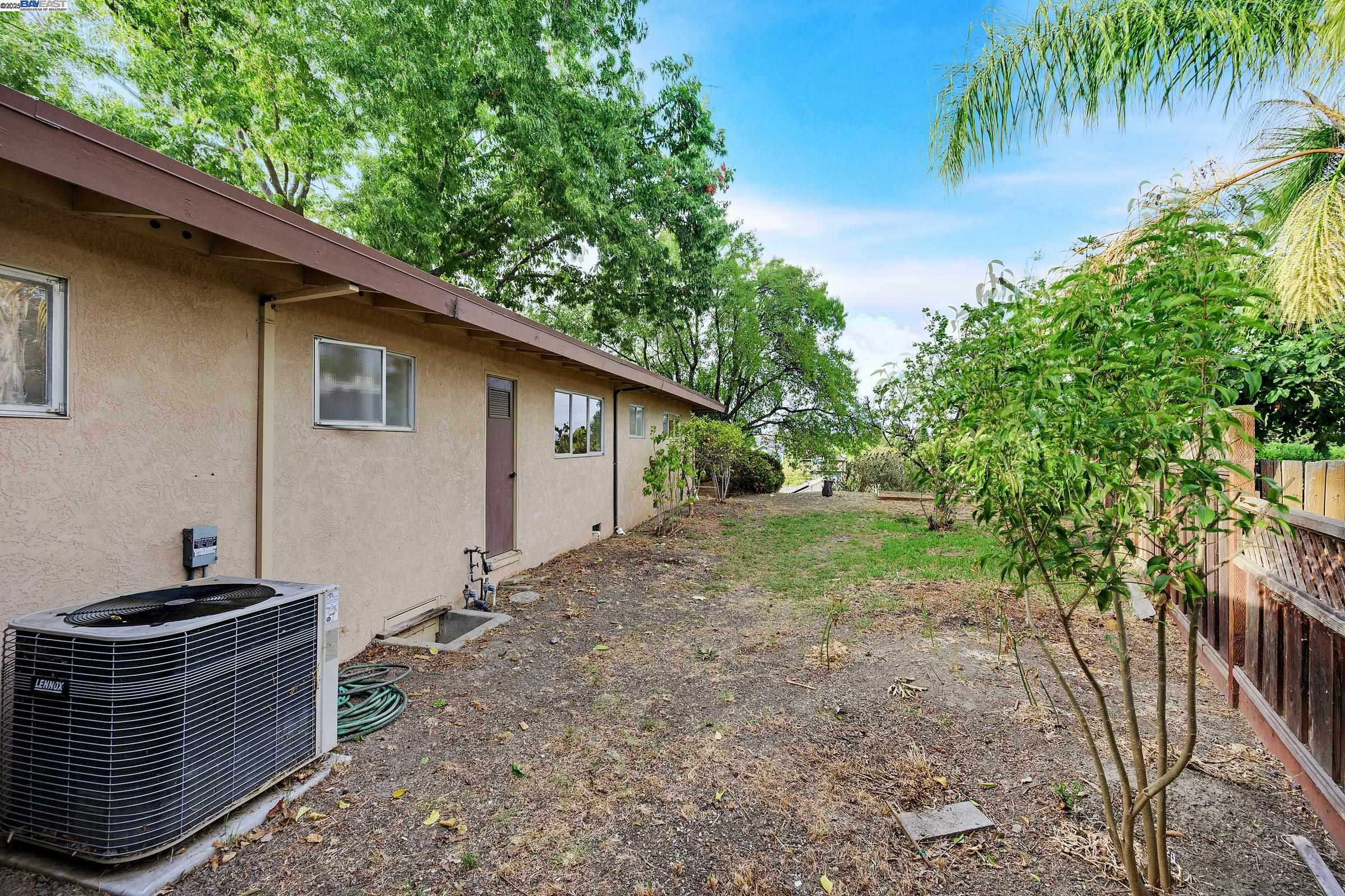 Livermore, California 94550, United States, 4 Bedrooms Bedrooms, ,3 BathroomsBathrooms,Residential,Active,219786