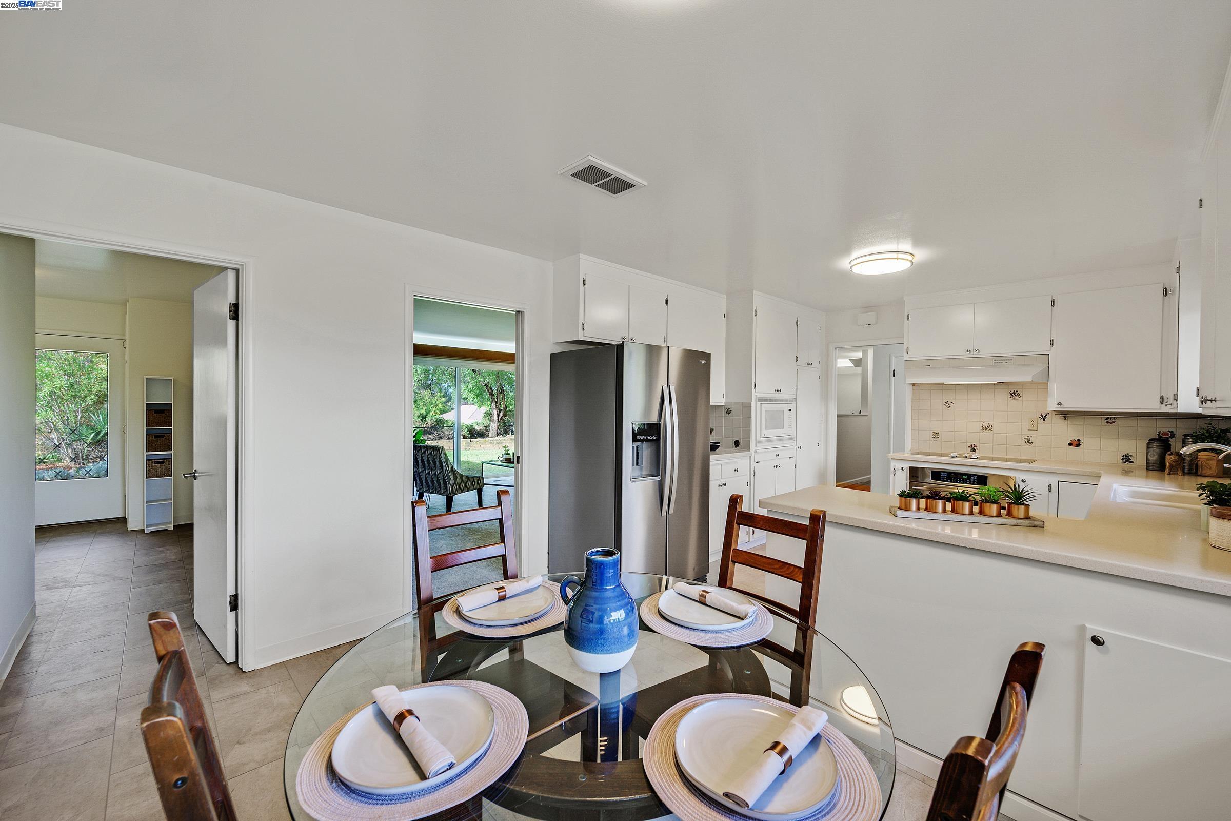 Livermore, California 94550, United States, 4 Bedrooms Bedrooms, ,3 BathroomsBathrooms,Residential,Active,219786