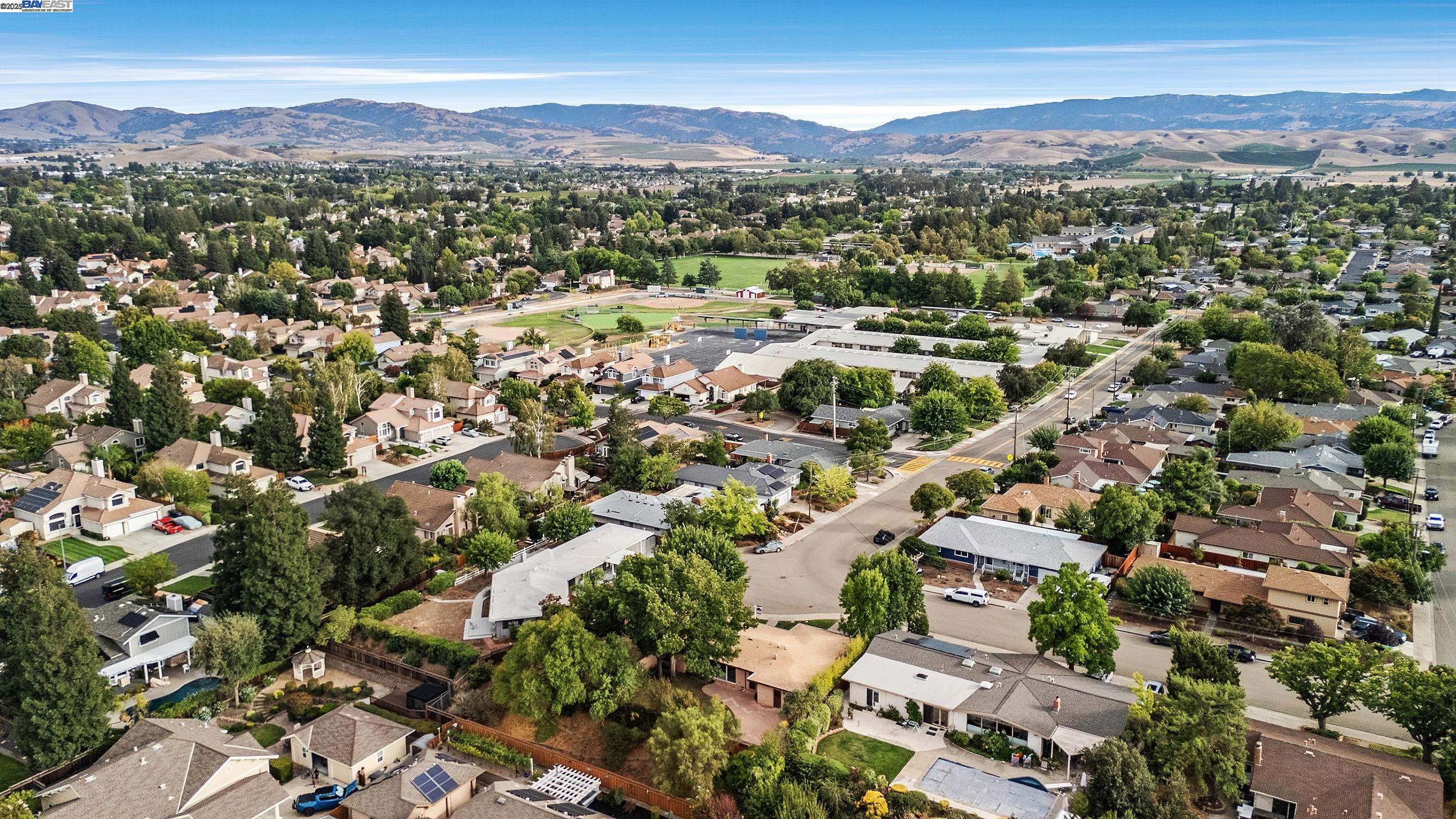 Livermore, California 94550, United States, 4 Bedrooms Bedrooms, ,3 BathroomsBathrooms,Residential,Active,219786