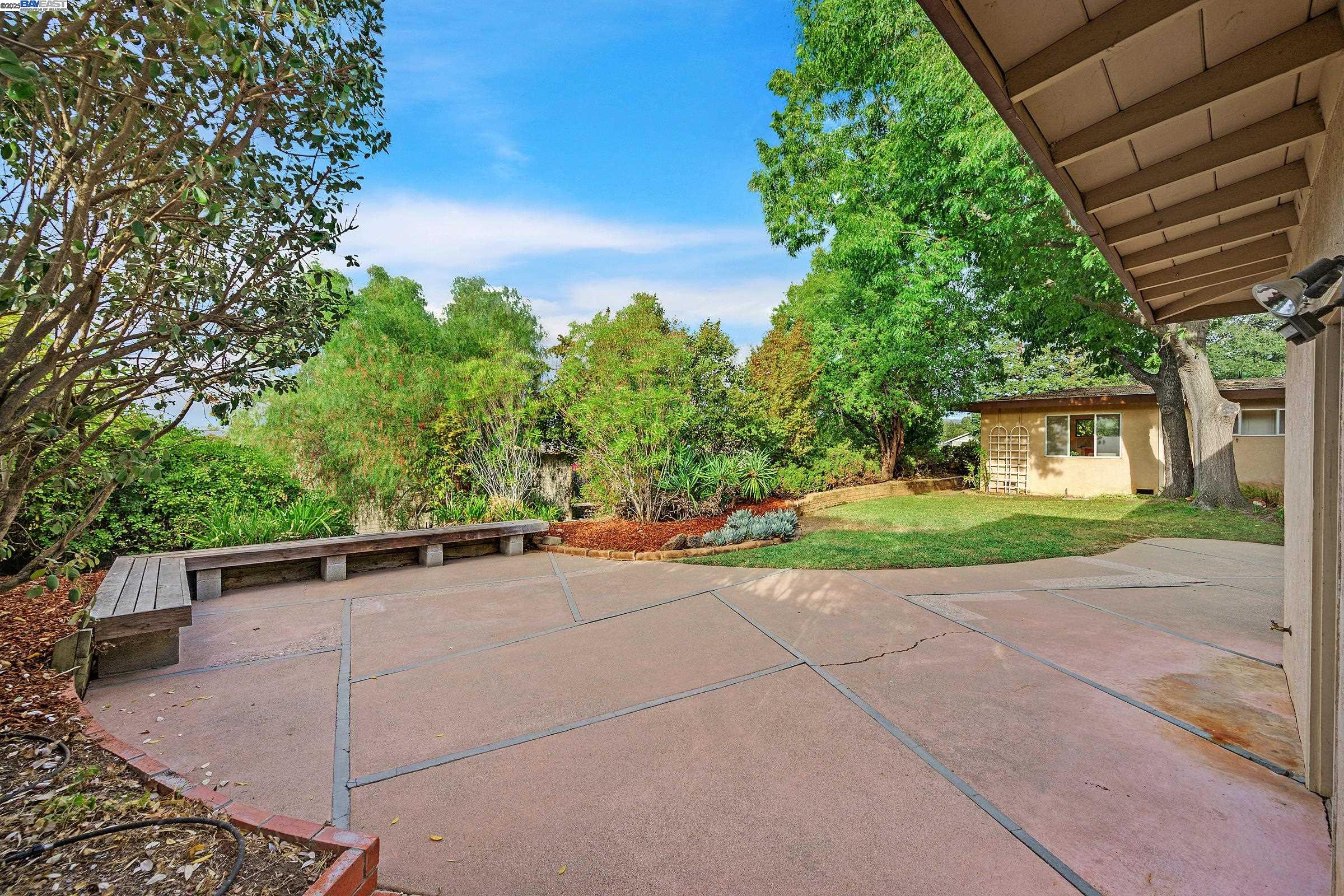 Livermore, California 94550, United States, 4 Bedrooms Bedrooms, ,3 BathroomsBathrooms,Residential,Active,219786