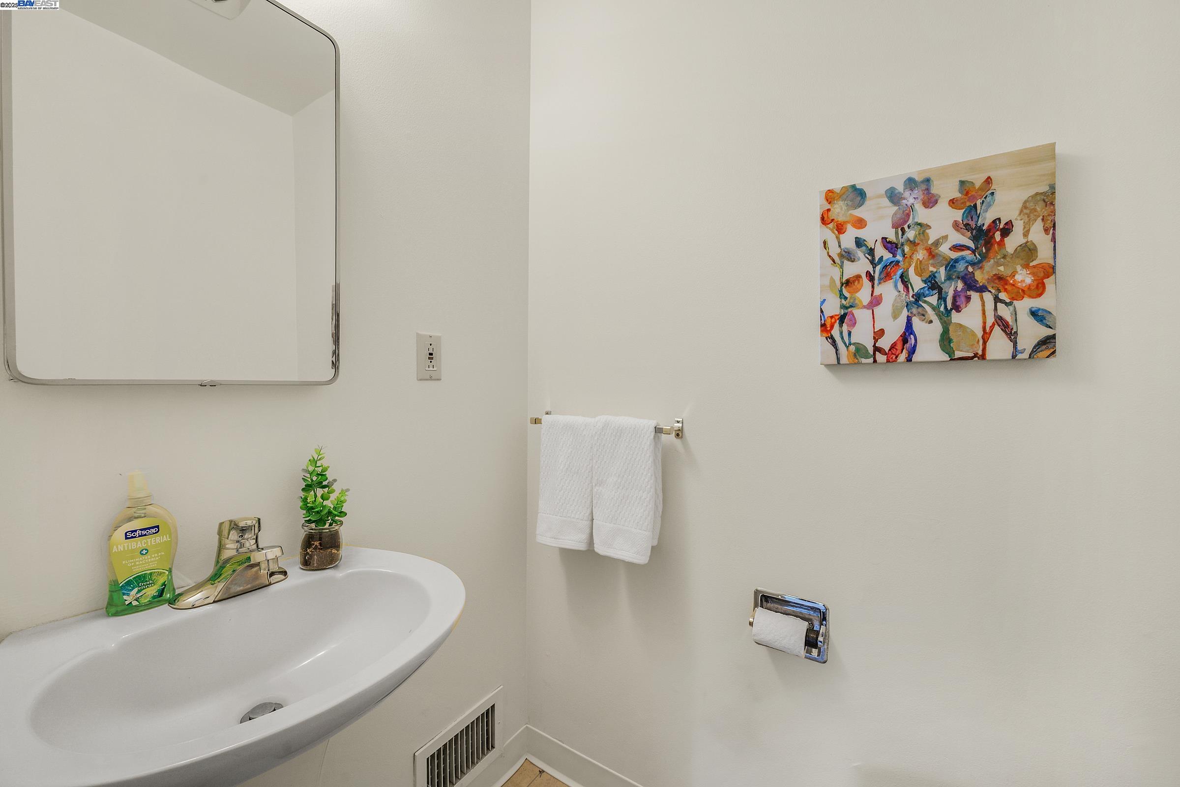 Livermore, California 94550, United States, 4 Bedrooms Bedrooms, ,3 BathroomsBathrooms,Residential,Active,219786