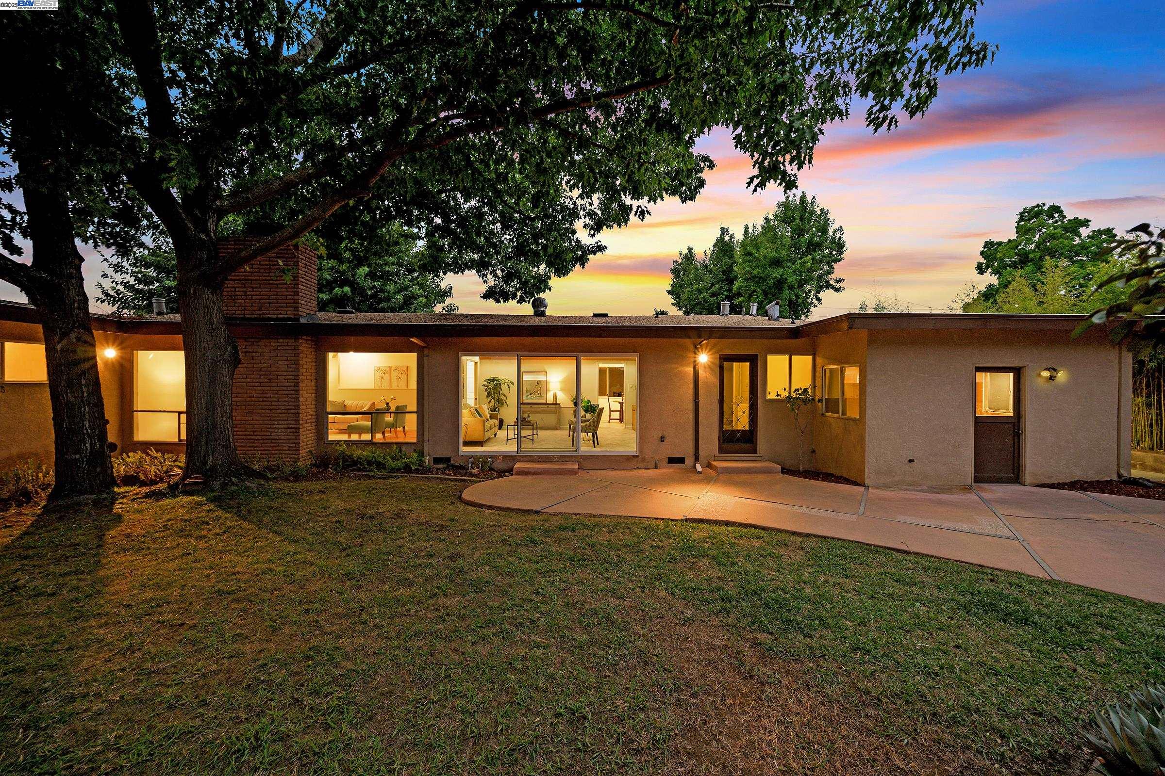 Livermore, California 94550, United States, 4 Bedrooms Bedrooms, ,3 BathroomsBathrooms,Residential,Active,219786