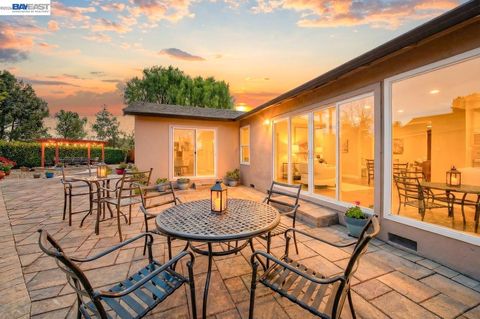 Photo of 3921 Alma Ct, Pleasanton, CA 94588 (MLS # 41129268)