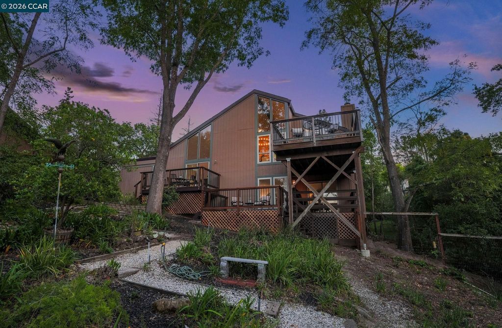 Photo of 1418 Linton Place, Martinez, CA 94553 (MLS # 41128826)