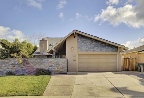 Photo of 4688 Holycon Circle, San Jose, CA 95136 (MLS # ML82030650)