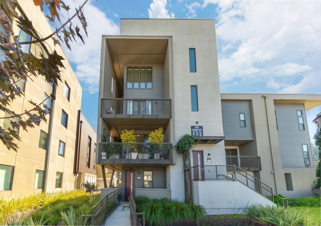 Photo of 44808 Fremont Boulevard #1000, Fremont, CA 94538 (MLS # ML82025908)