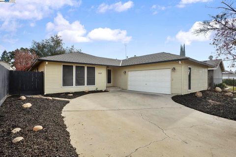 Photo of 1312 Wylmawood Ln, Modesto, CA 95355 (MLS # 41119425)