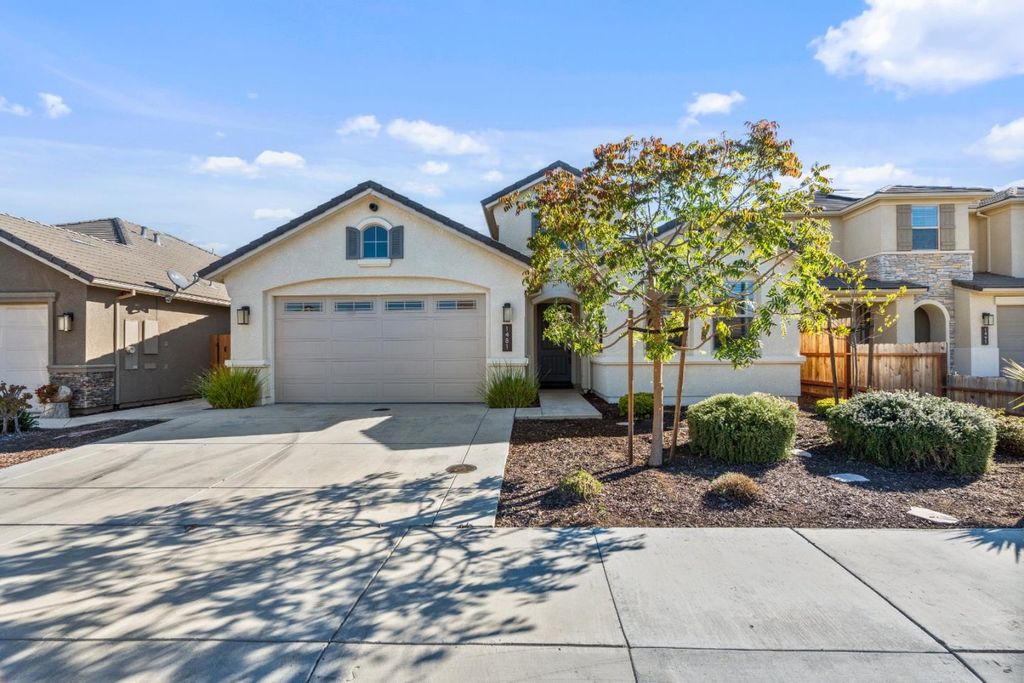 Photo of 1481 Azalea Court, Hollister, CA 95023 (MLS # ML82026234)