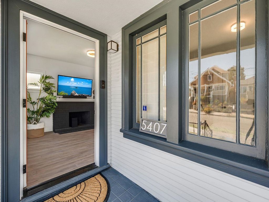 Photo of 5407 Roberts Ave, Oakland, CA 94619 (MLS # 41124379)