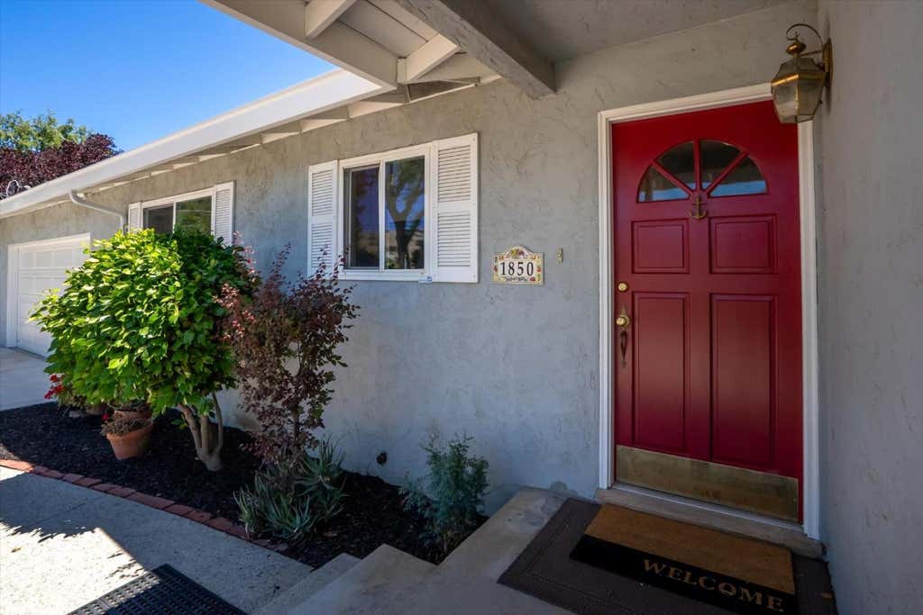 Photo of 1850 E San Martin Avenue, San Martin, CA 95046 (MLS # ML82055945)