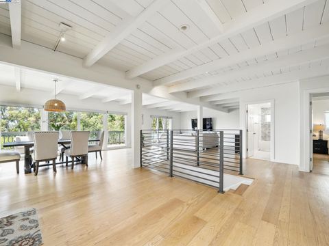 2323 Mastlands Dr, Oakland, CA 94611 - MLS#: 41097013