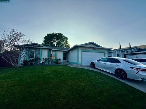 Photo of 2272 Mount Whitney Dr, Pittsburg, CA 94565 (MLS # 41118301)