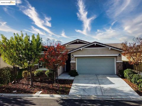 Photo of 321 Kestrel Way, Rio Vista, CA 94571 (MLS # 41118796)