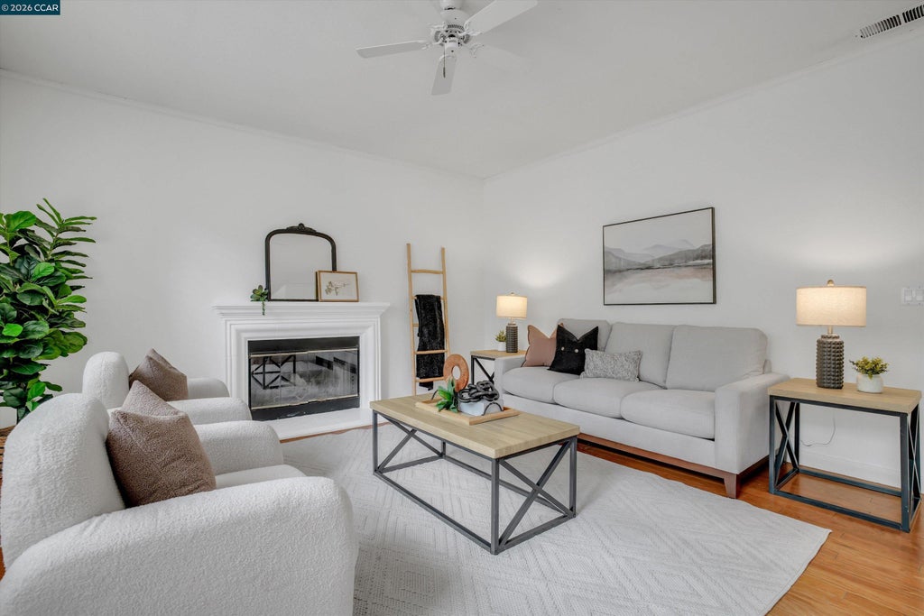 Photo of 1932 Medicine Mountain Ct, Antioch, CA 94531 (MLS # 41145741)
