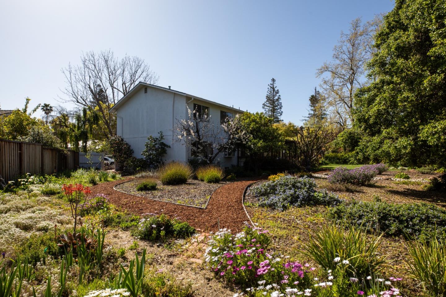 San Jose, California 95120, United States, 5 Bedrooms Bedrooms, ,3 BathroomsBathrooms,Residential,Pending,105221