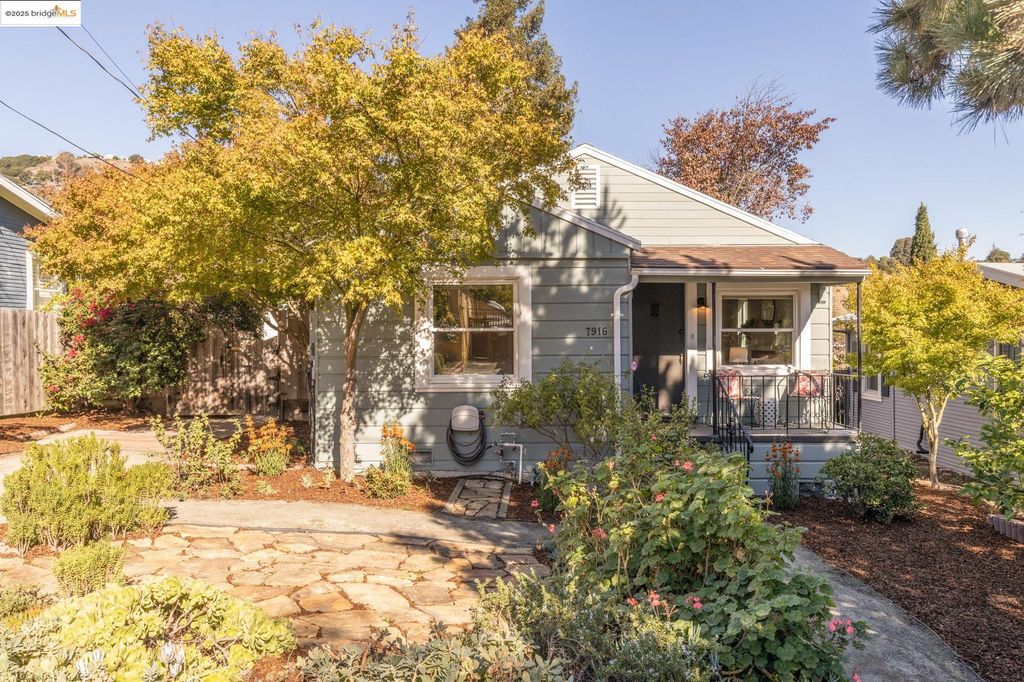 Photo of 7916 Earl St, Oakland, CA 94605 (MLS # 41116372)