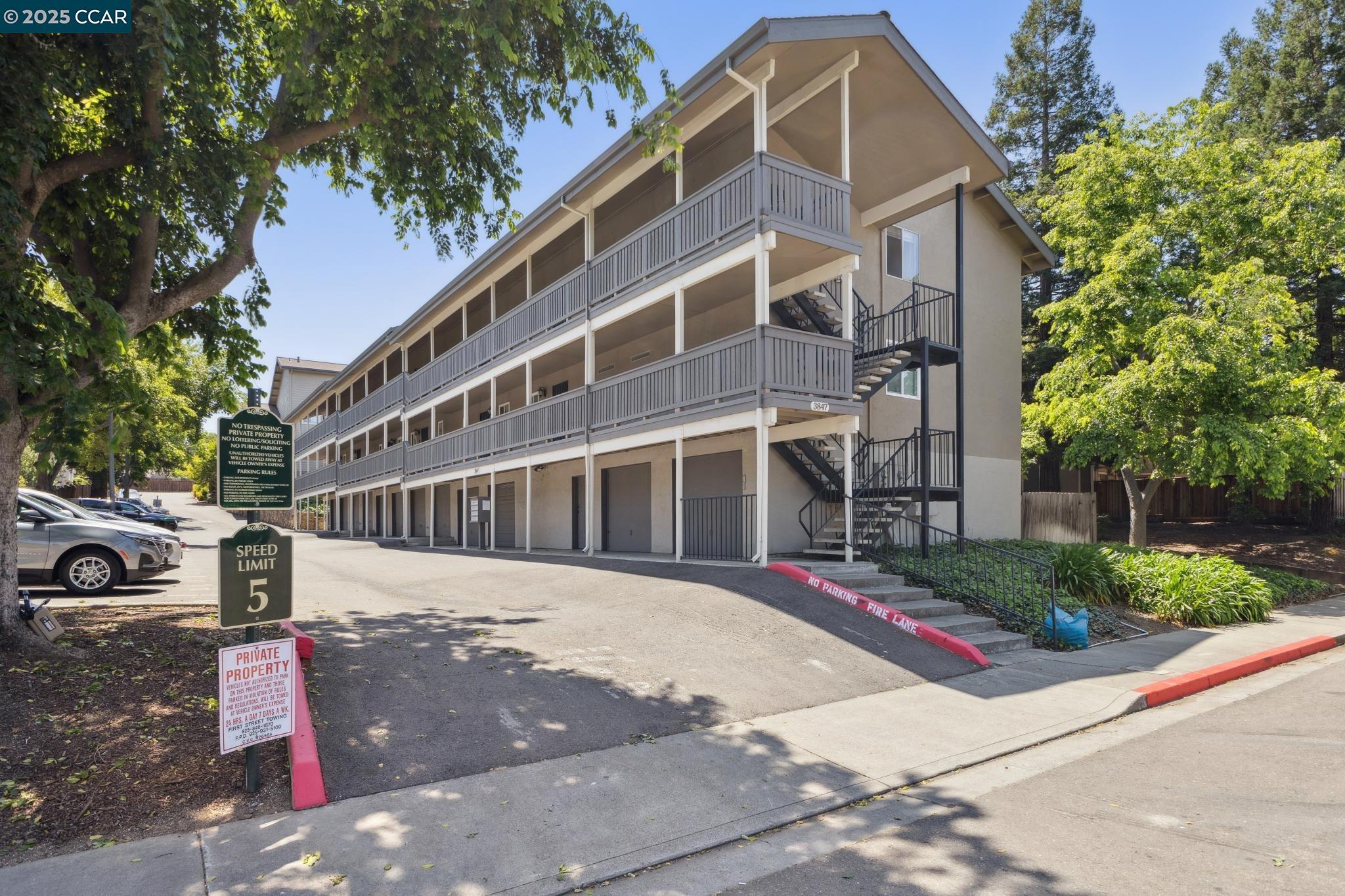 3847 Vineyard Ave