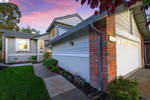 Photo of 5943 Corte Arboles, Pleasanton, CA 94566 (MLS # 41132119)