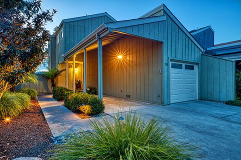 Photo of 11 Berkeley Court, Santa Cruz, CA 95062 (MLS # ML82035908)