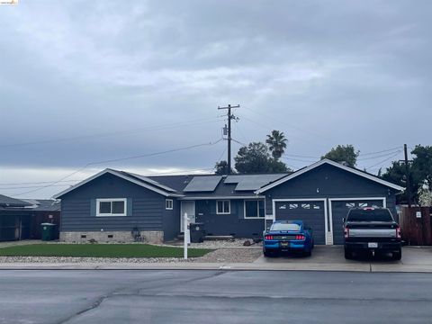 Photo of 1275 Armstrong Dr, Manteca, CA 95336 (MLS # 41125699)